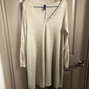 NWOT Francesca’s Alya cream sweater dress w/lace